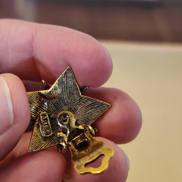 Vintage Stamped ART Co. Brand Clip-on Earrings (Turquoise Enamel & Garnet) - Picture 4 of 6